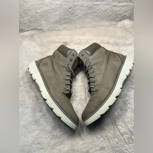 Timberland Womens Size 7 Boots - Picture 7 of 7